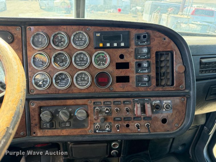 image for item EP3091 2003 Peterbilt 379 log truck
