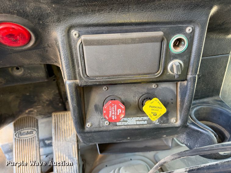 image for item EP3091 2003 Peterbilt 379 log truck