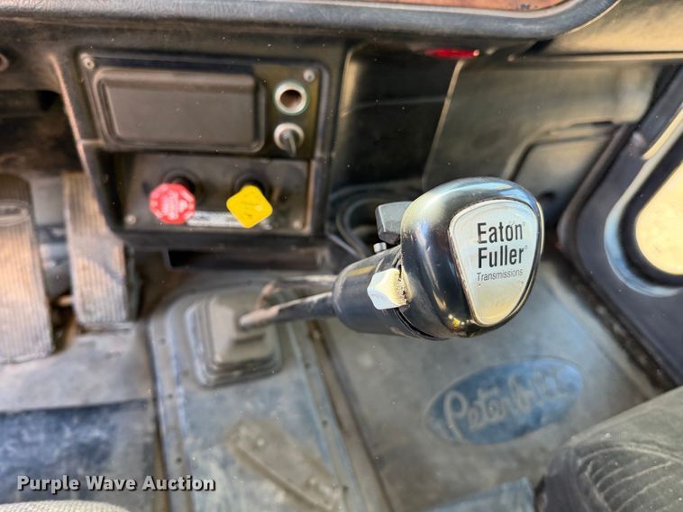image for item EP3091 2003 Peterbilt 379 log truck