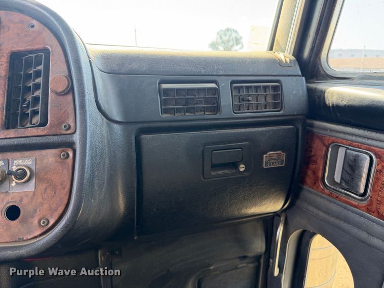 image for item EP3091 2003 Peterbilt 379 log truck