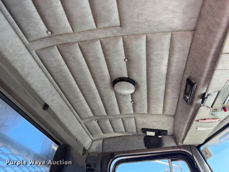 image for item EP3091 2003 Peterbilt 379 log truck