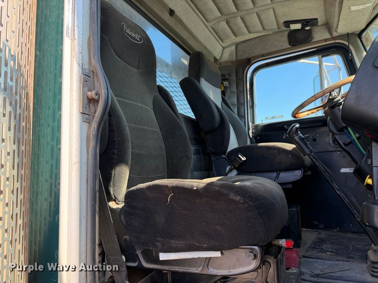 image for item EP3091 2003 Peterbilt 379 log truck