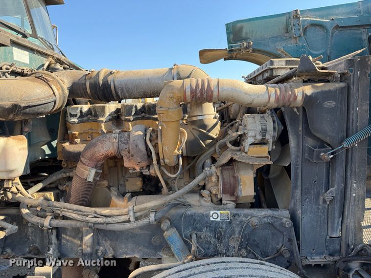 image for item EP3091 2003 Peterbilt 379 log truck