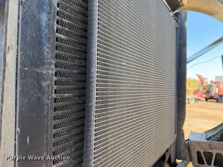 image for item EP3091 2003 Peterbilt 379 log truck