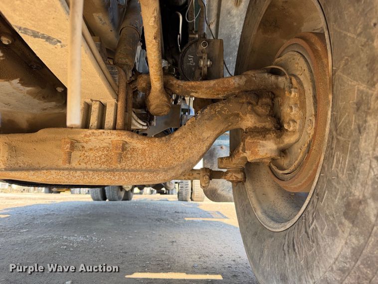 image for item EP3091 2003 Peterbilt 379 log truck