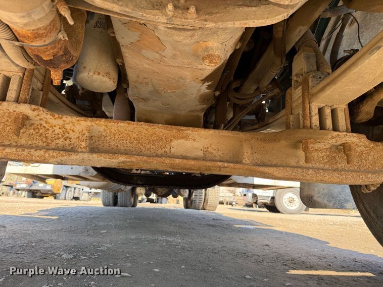 image for item EP3091 2003 Peterbilt 379 log truck