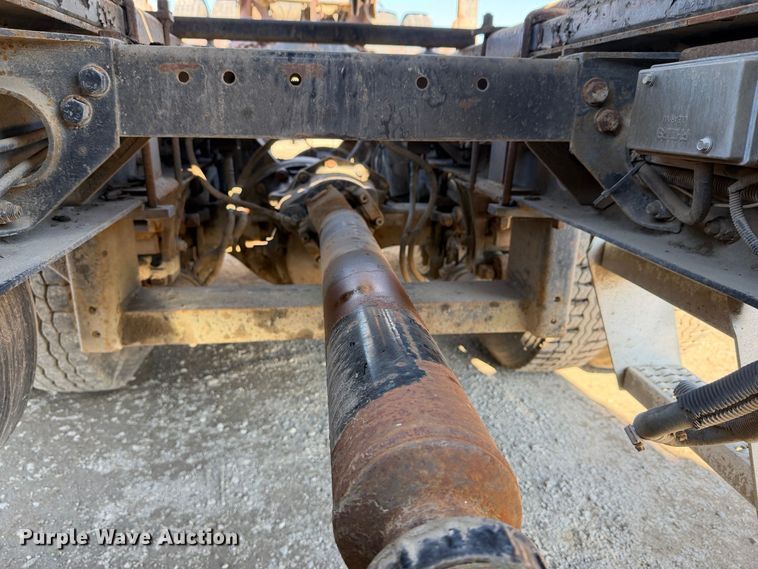 image for item EP3091 2003 Peterbilt 379 log truck