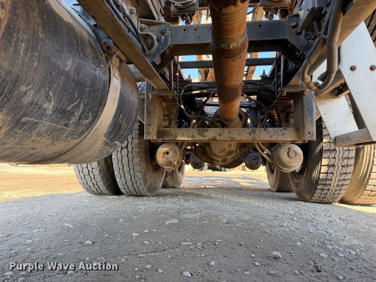 image for item EP3091 2003 Peterbilt 379 log truck