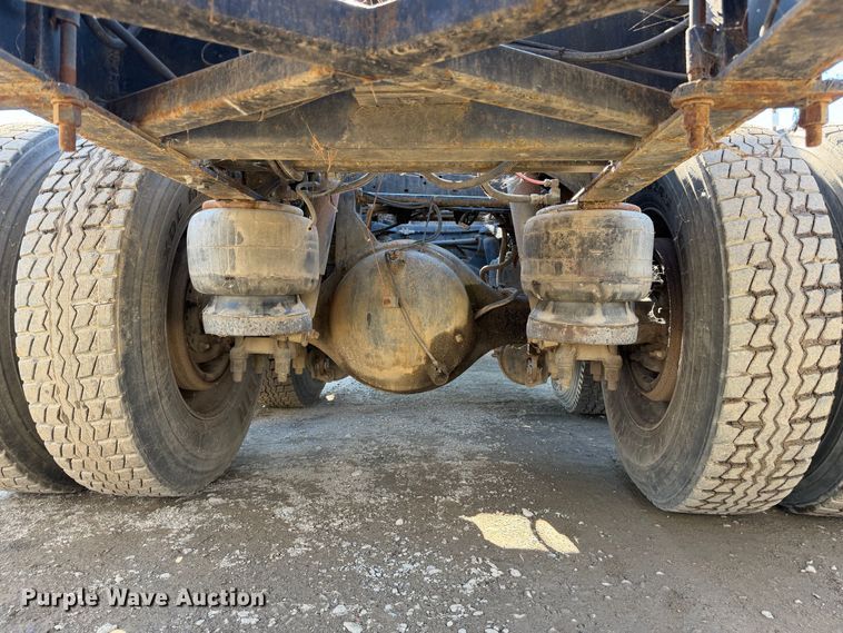 image for item EP3091 2003 Peterbilt 379 log truck