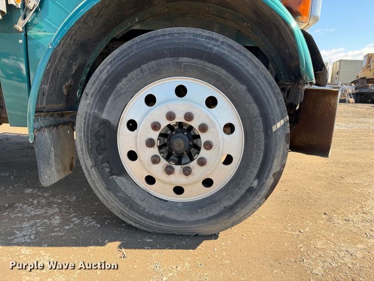 image for item EP3091 2003 Peterbilt 379 log truck