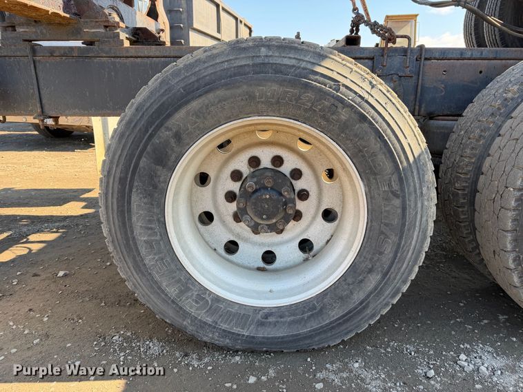 image for item EP3091 2003 Peterbilt 379 log truck