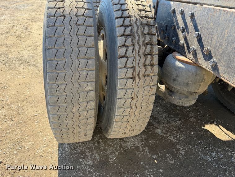 image for item EP3091 2003 Peterbilt 379 log truck