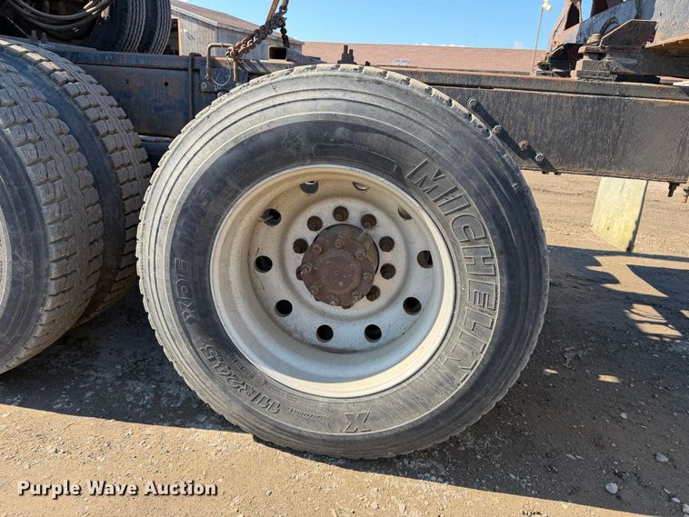 image for item EP3091 2003 Peterbilt 379 log truck