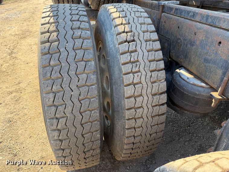 image for item EP3091 2003 Peterbilt 379 log truck