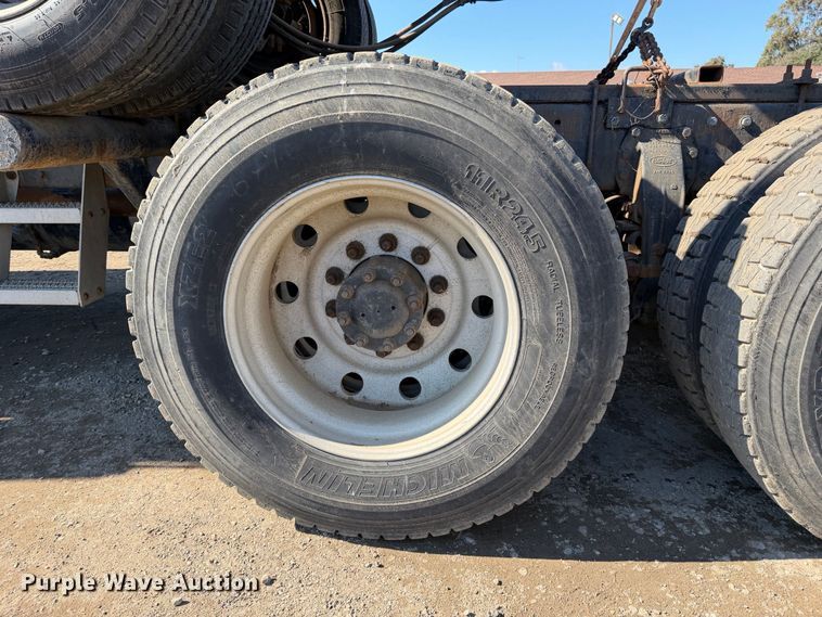 image for item EP3091 2003 Peterbilt 379 log truck