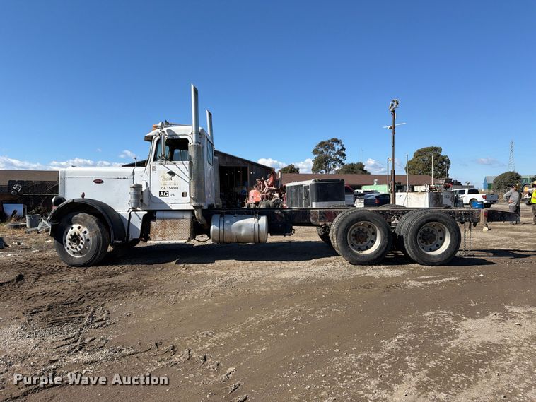 image for item EP3093 1979 Peterbilt 359A truck cab and chassis