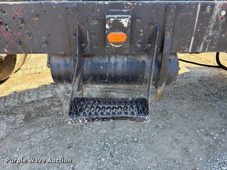 image for item EP3093 1979 Peterbilt 359A truck cab and chassis