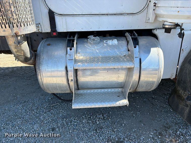 image for item EP3093 1979 Peterbilt 359A truck cab and chassis