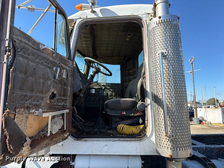 image for item EP3093 1979 Peterbilt 359A truck cab and chassis