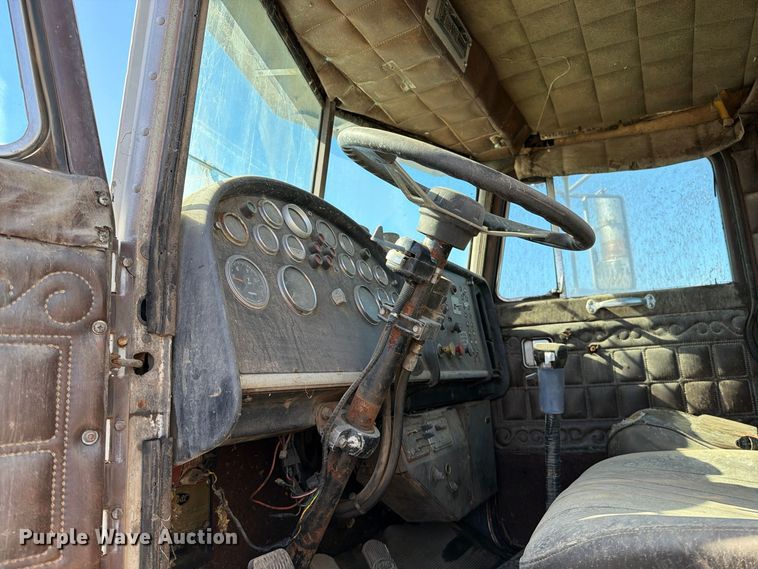 image for item EP3093 1979 Peterbilt 359A truck cab and chassis