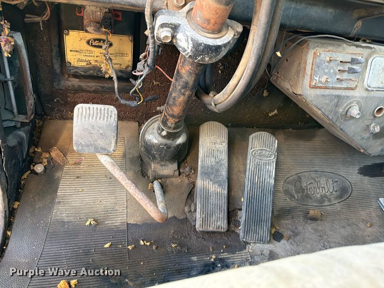image for item EP3093 1979 Peterbilt 359A truck cab and chassis