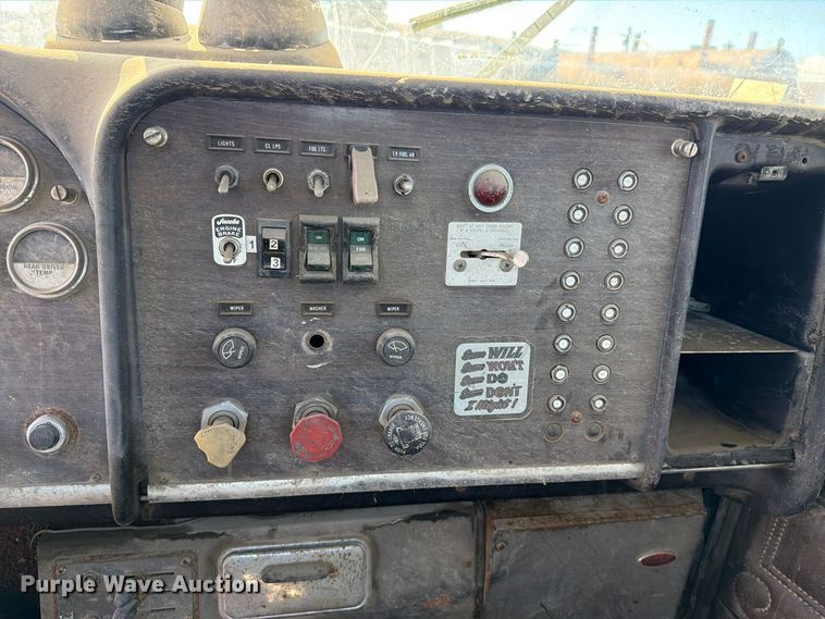 image for item EP3093 1979 Peterbilt 359A truck cab and chassis