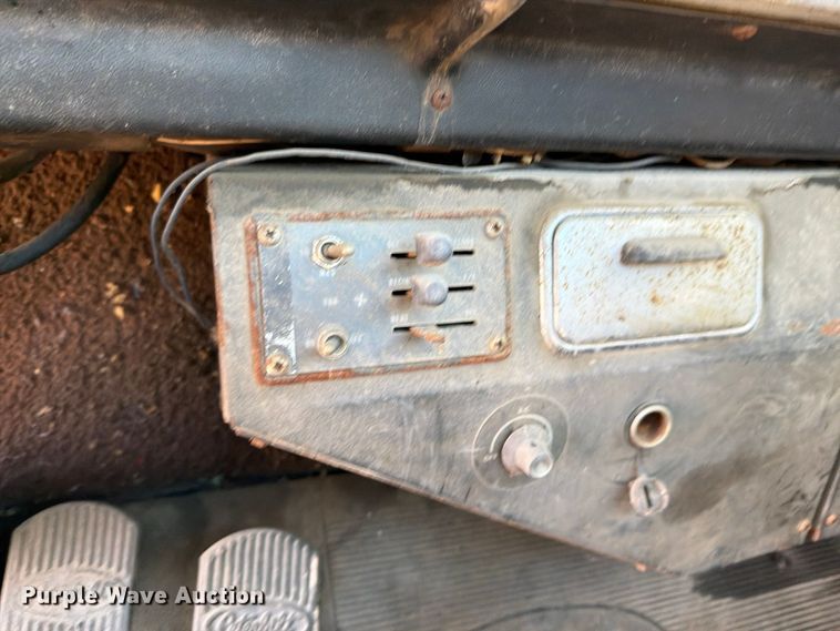 image for item EP3093 1979 Peterbilt 359A truck cab and chassis