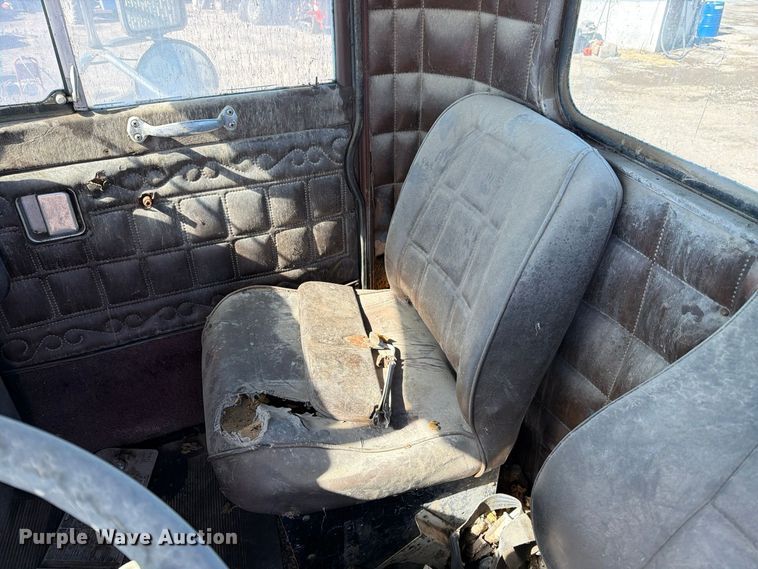 image for item EP3093 1979 Peterbilt 359A truck cab and chassis