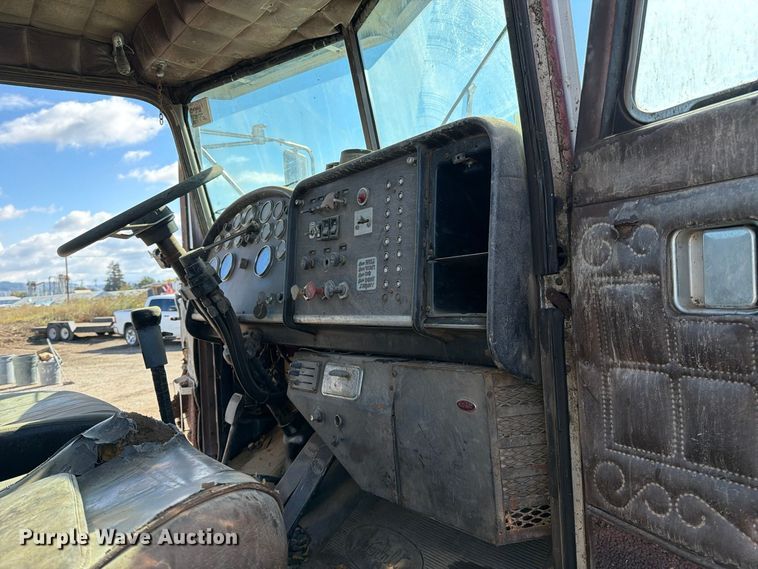 image for item EP3093 1979 Peterbilt 359A truck cab and chassis