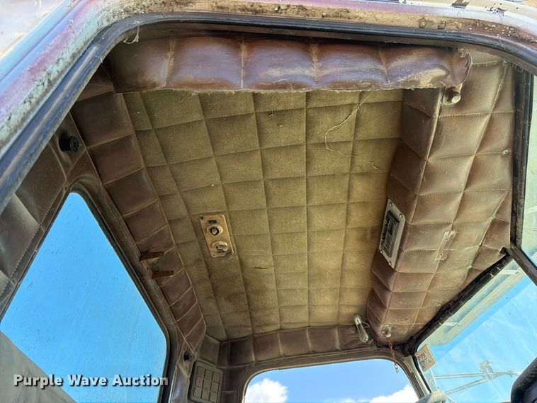 image for item EP3093 1979 Peterbilt 359A truck cab and chassis