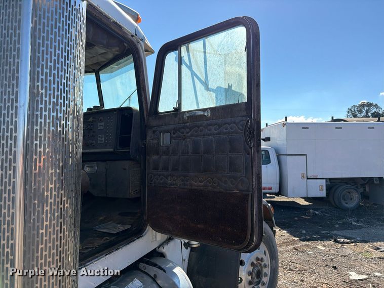 image for item EP3093 1979 Peterbilt 359A truck cab and chassis
