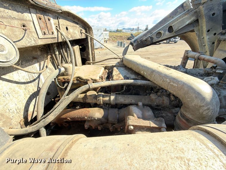 image for item EP3093 1979 Peterbilt 359A truck cab and chassis