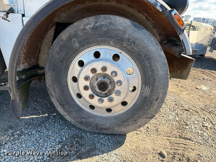 image for item EP3093 1979 Peterbilt 359A truck cab and chassis