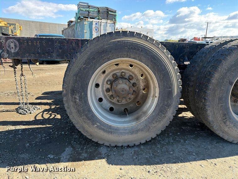 image for item EP3093 1979 Peterbilt 359A truck cab and chassis