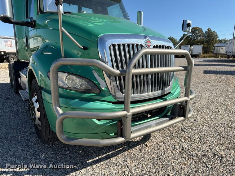 image for item ER3501 2021 International RH613 semi truck