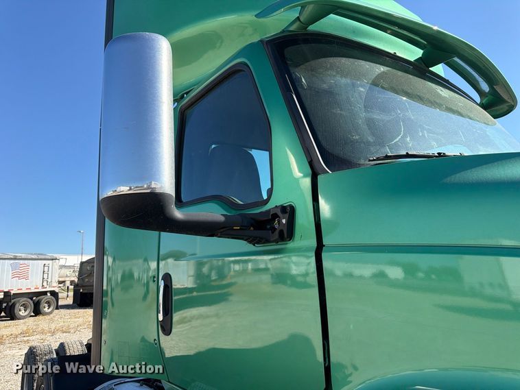 image for item ER3501 2021 International RH613 semi truck