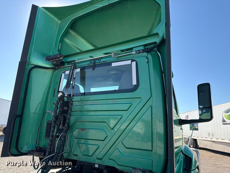 image for item ER3501 2021 International RH613 semi truck