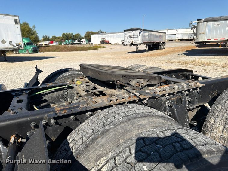 image for item ER3501 2021 International RH613 semi truck