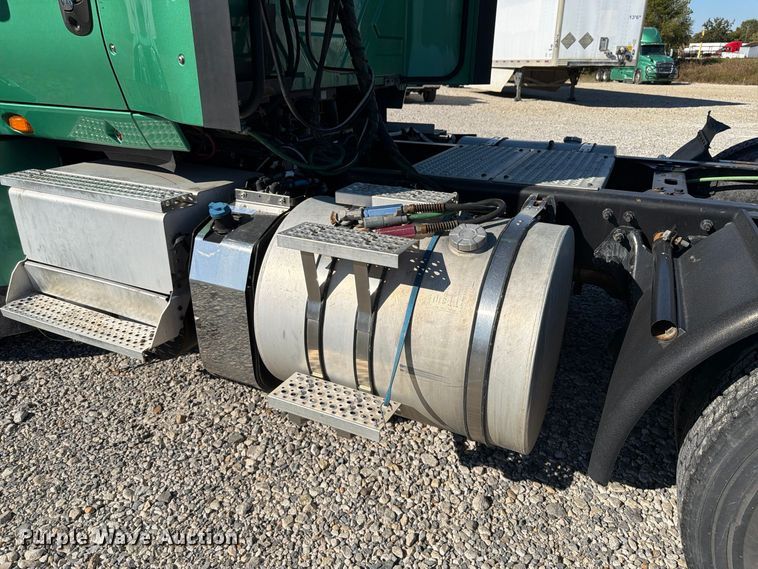 image for item ER3501 2021 International RH613 semi truck