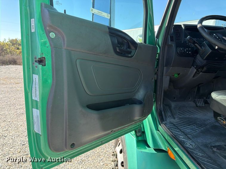 image for item ER3501 2021 International RH613 semi truck