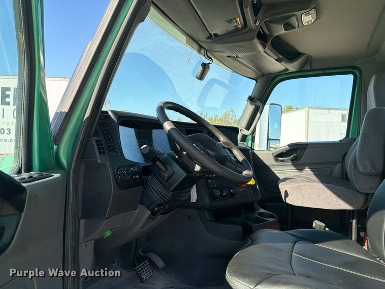 image for item ER3501 2021 International RH613 semi truck