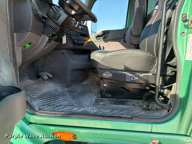 image for item ER3501 2021 International RH613 semi truck