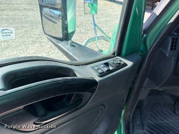 image for item ER3501 2021 International RH613 semi truck