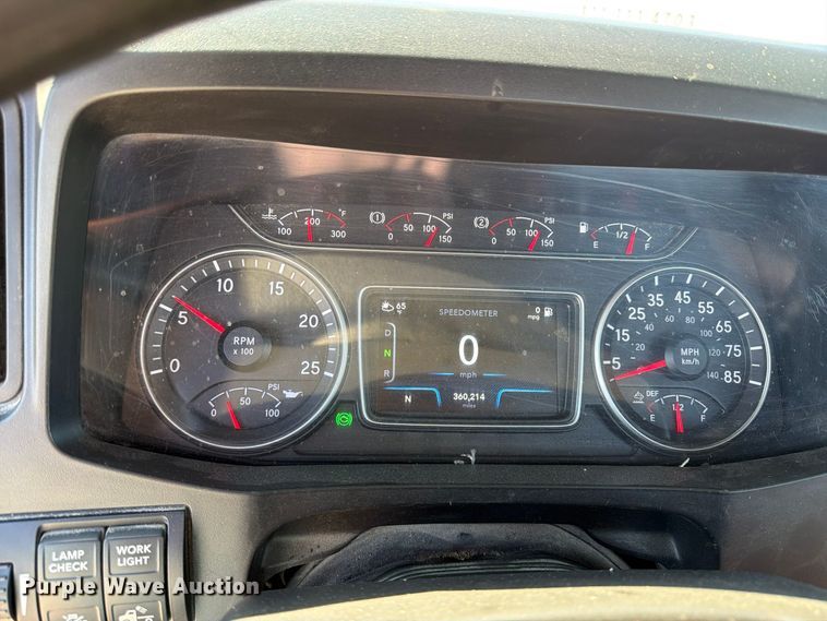 image for item ER3501 2021 International RH613 semi truck