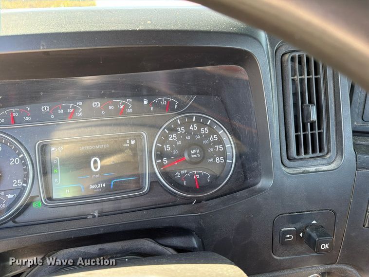 image for item ER3501 2021 International RH613 semi truck