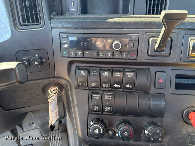 image for item ER3501 2021 International RH613 semi truck