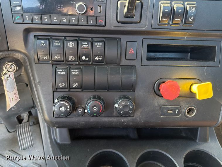 image for item ER3501 2021 International RH613 semi truck