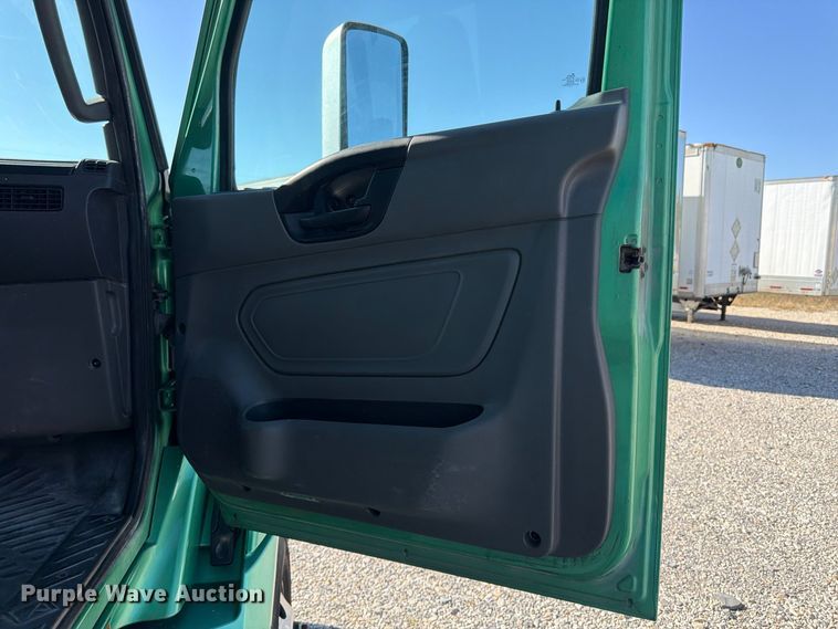 image for item ER3501 2021 International RH613 semi truck