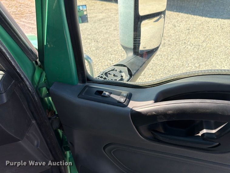 image for item ER3501 2021 International RH613 semi truck