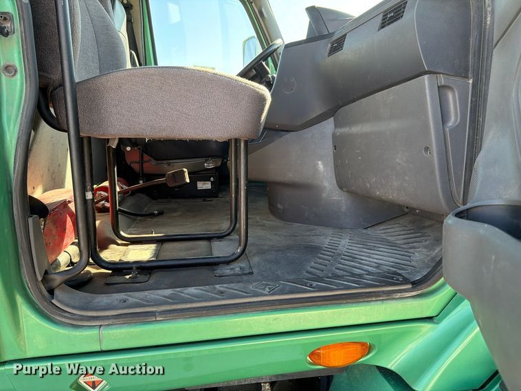 image for item ER3501 2021 International RH613 semi truck